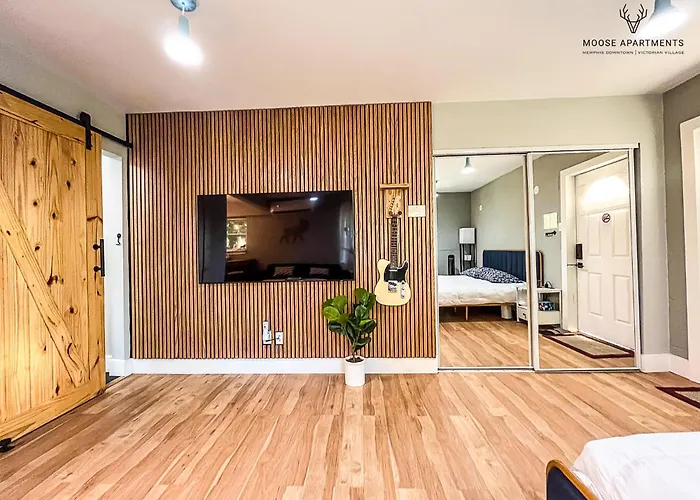The Moose #7 - Instaworthy Studio With Amazing Views, Free Parking & Heated King Bed