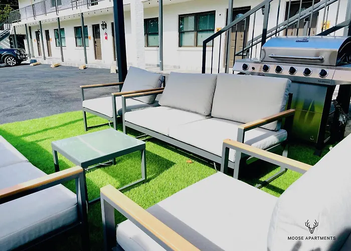 The Moose #7 - Instaworthy Studio With Amazing Views, Free Parking & Heated King Bed