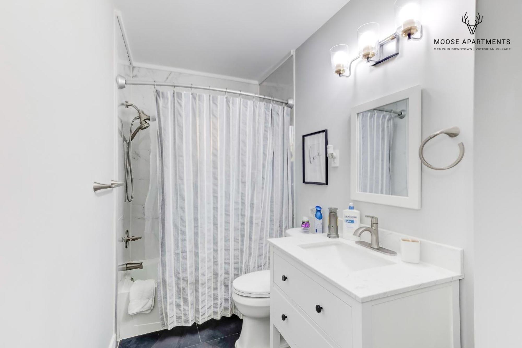 The Moose #7 - Instaworthy With Amazing Views, Free Parking & Heated King Bed * Memphis
